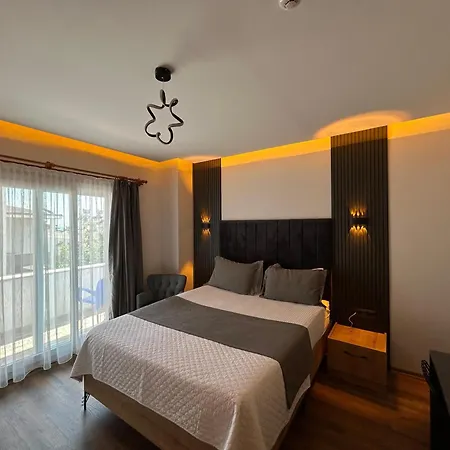 Lotus Hotel *